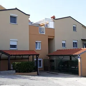  Appartement Piranesi With A Parking Space Kroatië